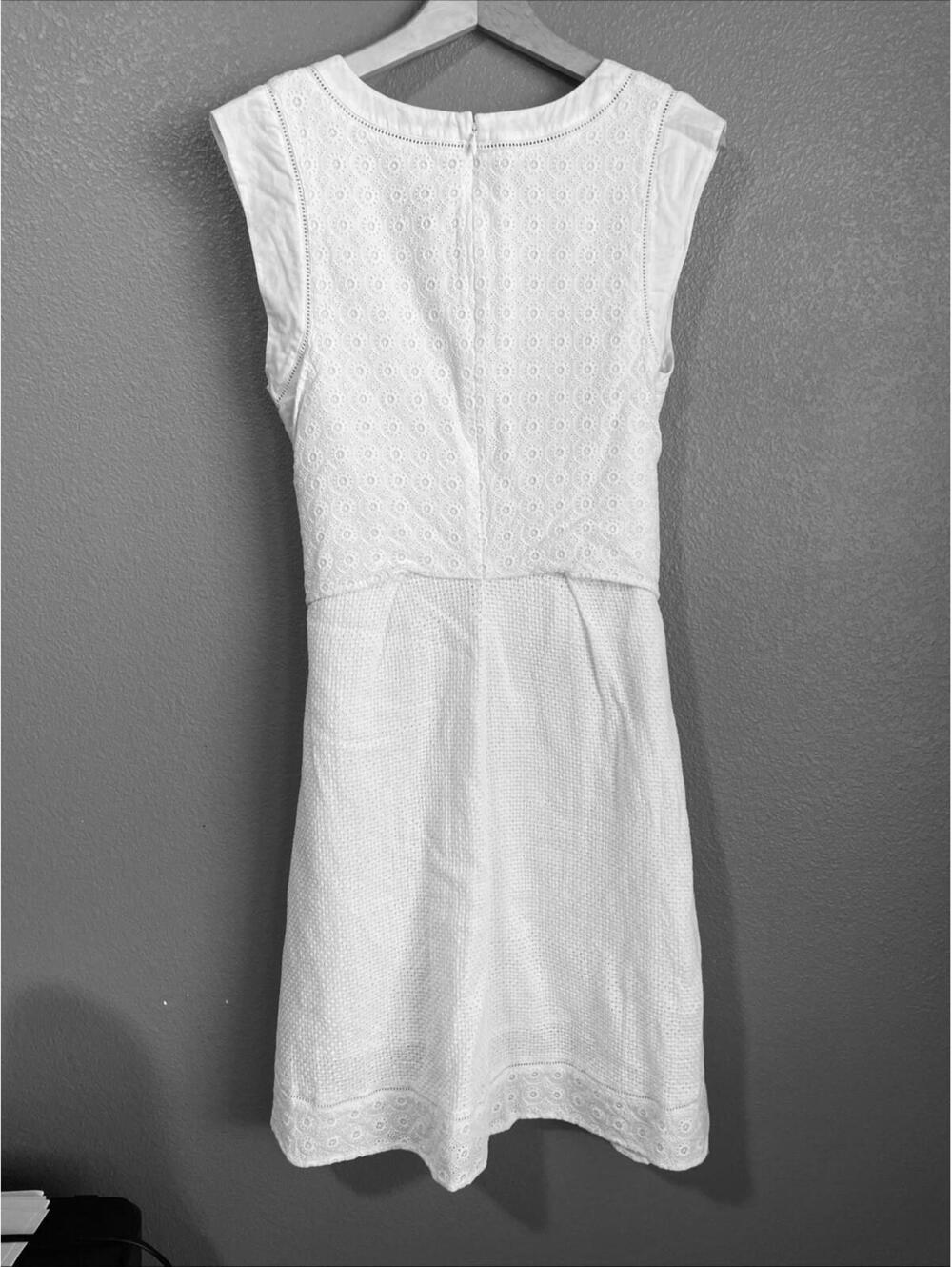 CAbi Lizzie Dress Size 8 Eyelet Lace Tie Front Sleeveless White Knee Length READ - Picture 4 of 6